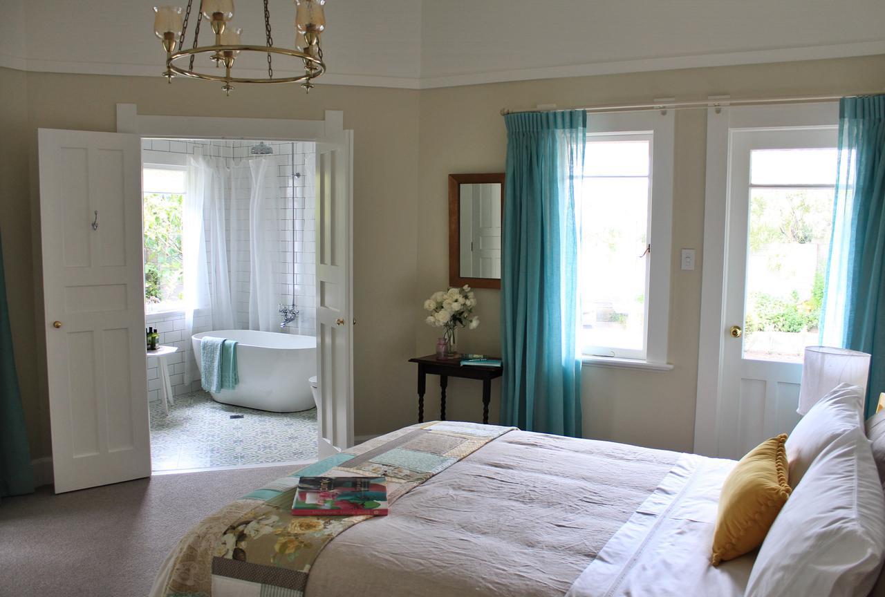 Browns Boutique Bed And Breakfast 왕거누이 외부 사진